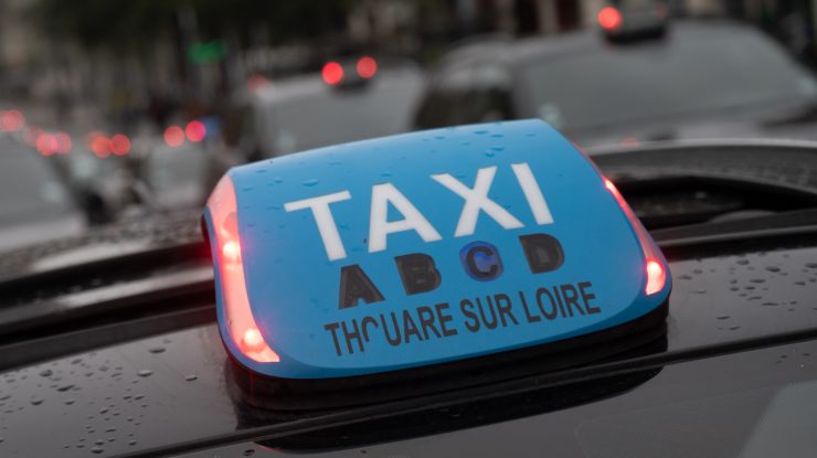 Amenzi pentru taximetrişti la Gara de Nord. Poliţiştii au găsit nereguli mari