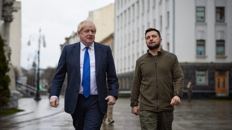 Jacheta de lână a lui Zelenski a fost vândută la licitație la Londra pentru 90.000 de lire sterline