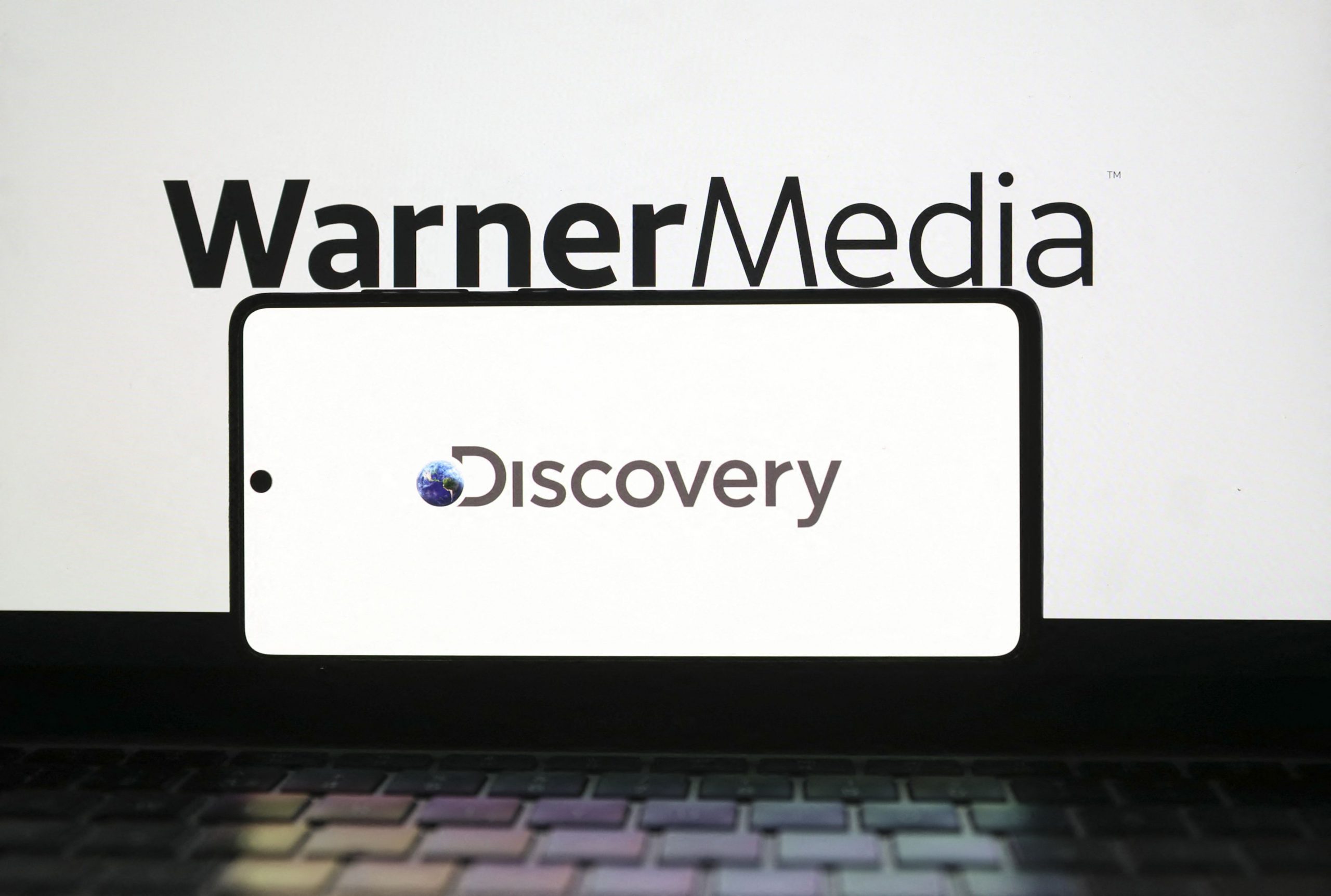 Lenovo se ia la trântă cu laptopurile premium de la Apple și Microsoft