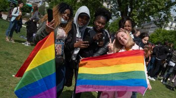 În Marea Britanie, unul din doisprezece tineri se identifică ca homosexual sau bisexual