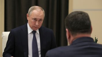 Putin își arată forța în Piața Roșie din Moscova. 10.000 de militari defilează pentru a marca 77 de ani de la sfârșitul celui de-Al Doilea Război Mondial