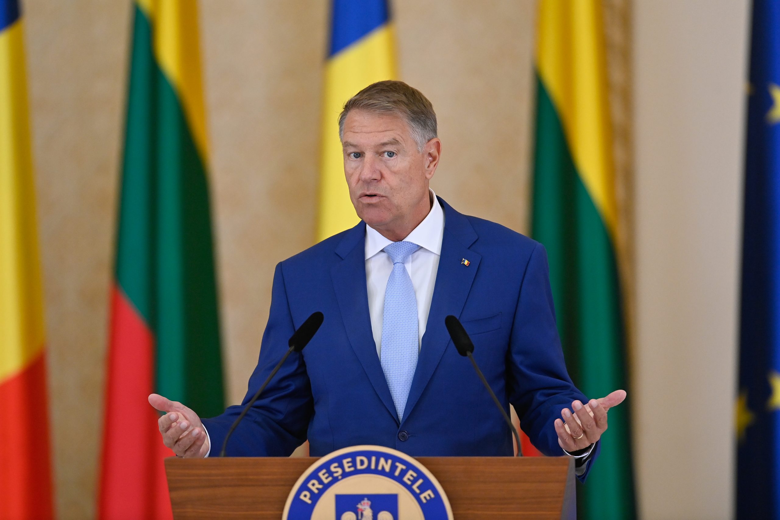 Președintele României participă la o întâlnire restrânsă pentru pregătirea summitului NATO