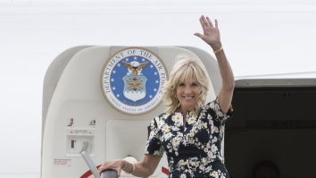 Jill Biden este imaginea noului număr Harper’s Bazaar, o premieră în istoria revistei