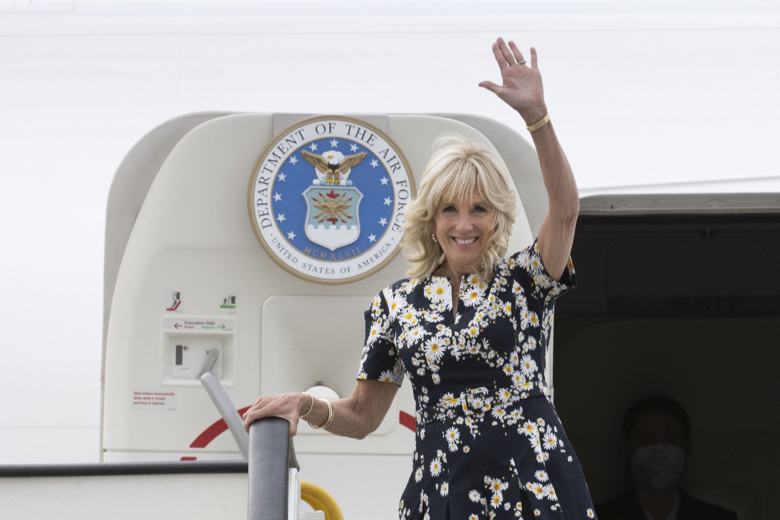 Jill Biden este imaginea noului număr Harper’s Bazaar, o premieră în istoria revistei