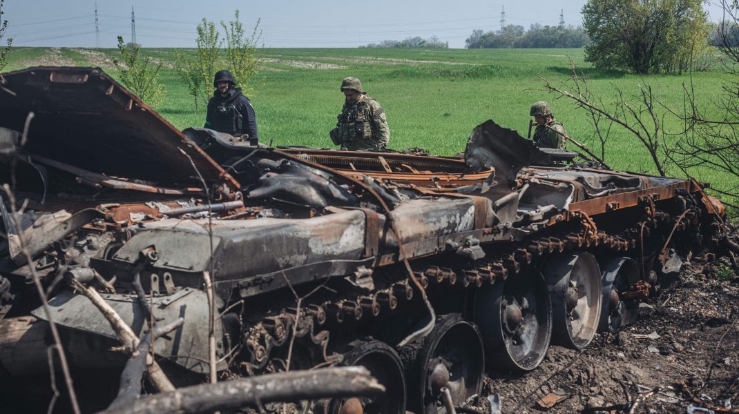 Un tanc rusesc, distrus în Hakrov
