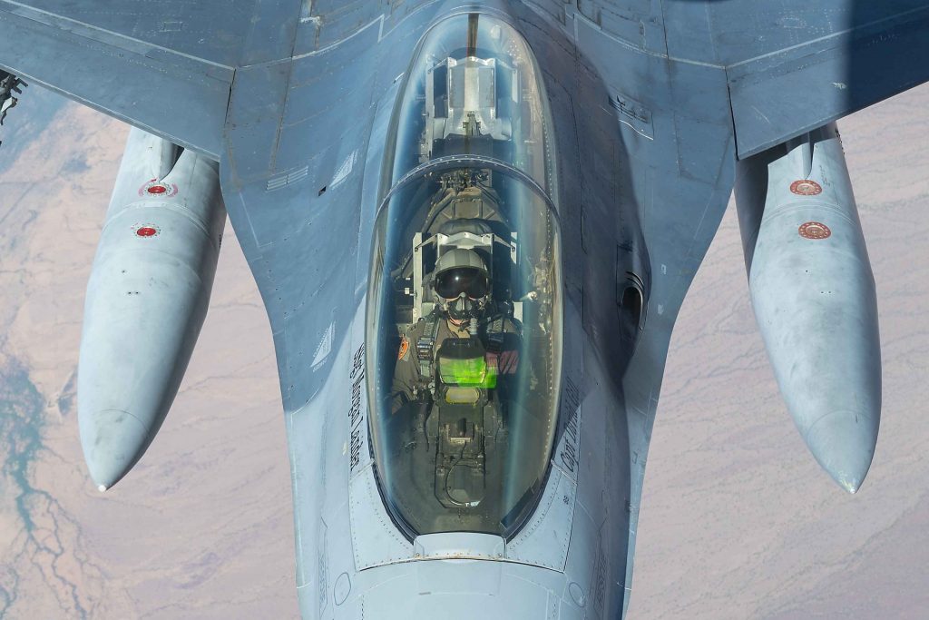 Un pilot american într-un F-16