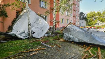 O furtună de grindină a făcut prăpăd două orașe din Franța ,,Am crezut că e război”