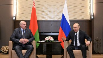 Putin și Lukașenko fac haz de necaz pe seama haosului provocat de război