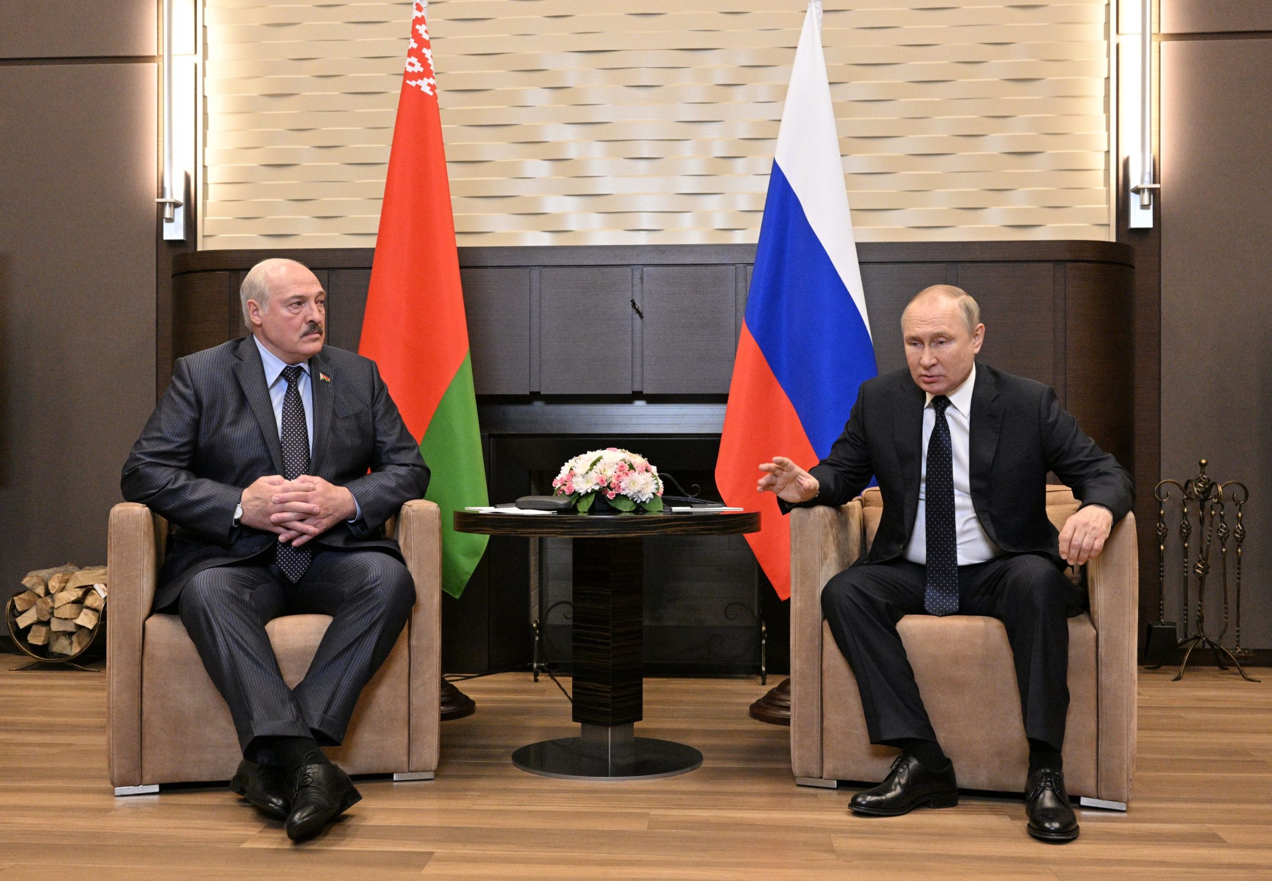 Putin și Lukașenko fac haz de necaz pe seama haosului provocat de război