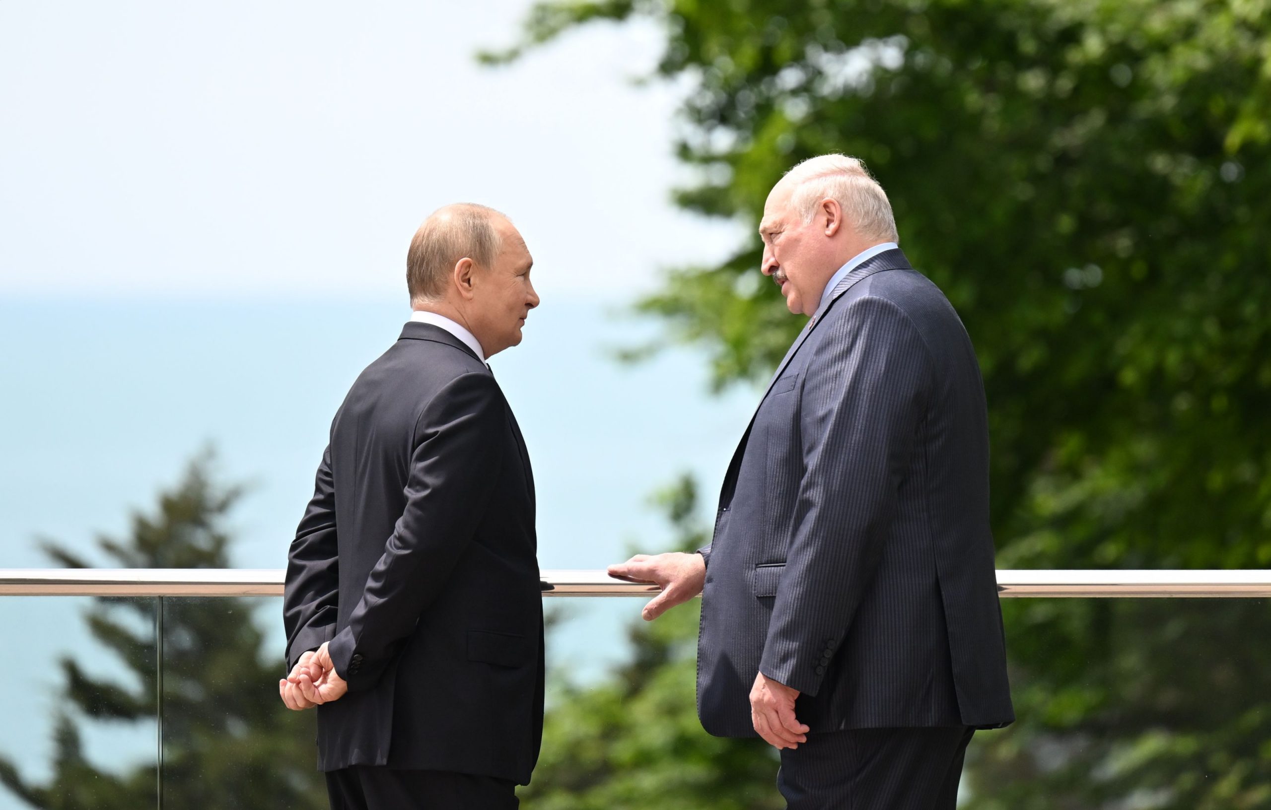 Rusia și Ucraina se luptă cu toate forțele pentru pace sau război total