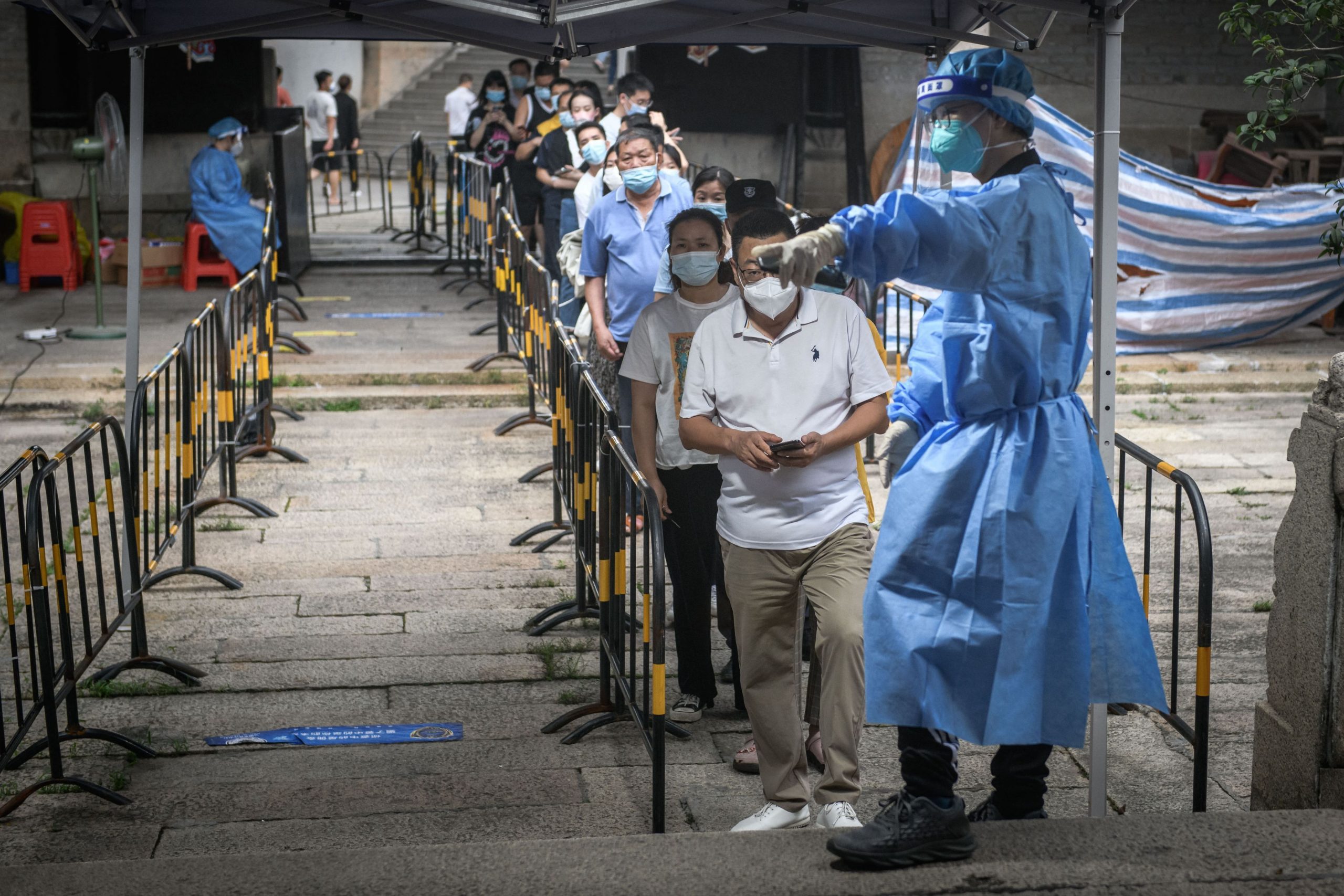 Bilanţ COVID. Peste 380 de noi cazuri şi 5 decese, raportate în ultimele 24 de ore