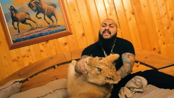 Dani Mocanu apare, din nou, alături de un leu în videoclip