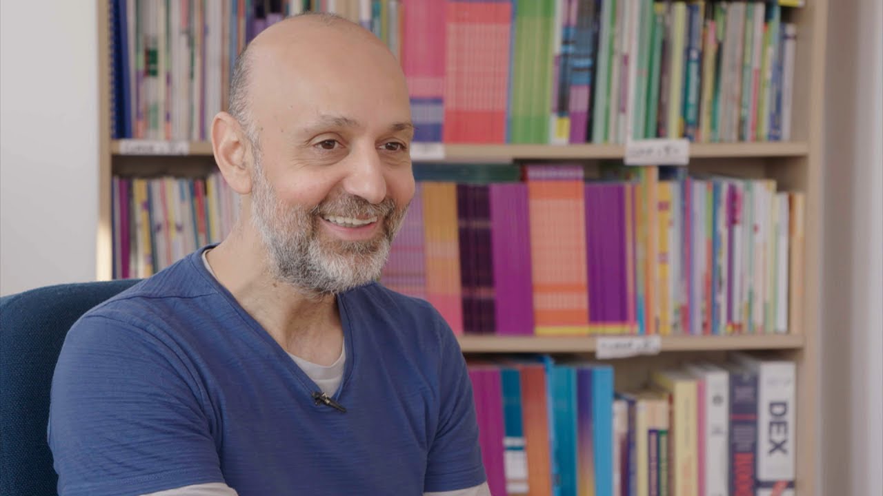Valeriu Nicolae, scriitor și activist: „Am fost șocat de cât de multe diplome sunt de la colegiile de securitate, am fost șocat de nivelul de impostură, de numărul de contracte cu statul și de tupeu”