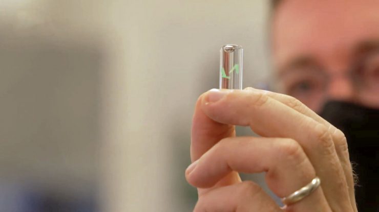 Un microcip alimentat de un smartphone ajută la diagnosticare medicală la domiciliu