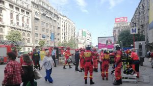 Pompierii au ajuns la Piața Romană
