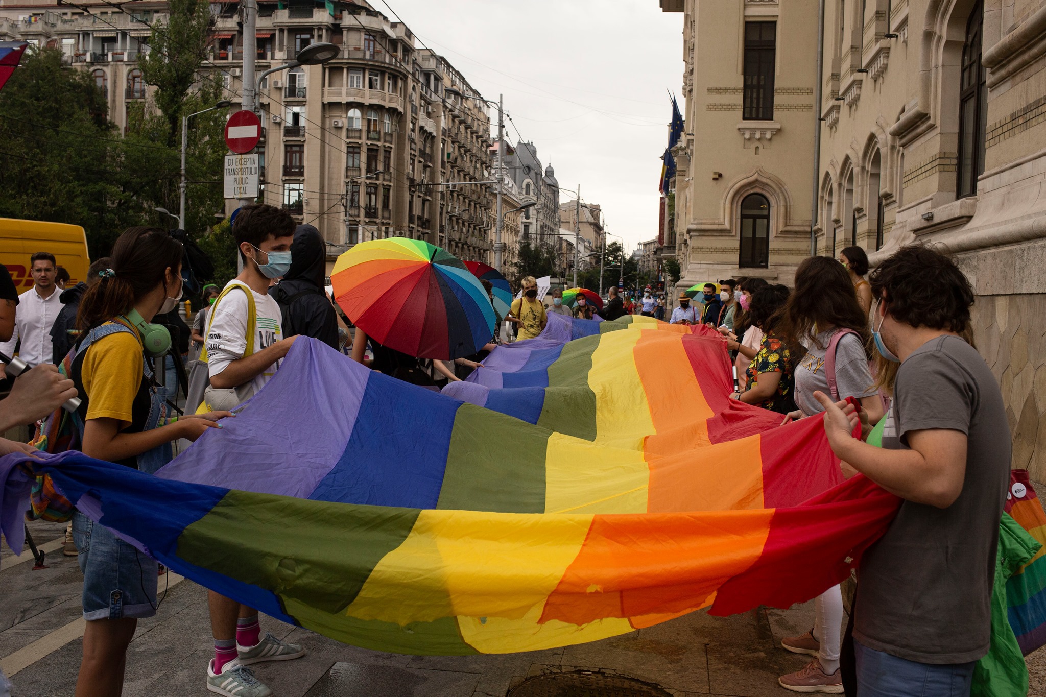 În ultimii ani s-a dublat numărul tinerilor care se identifică ca fiind homosexuali sau bisexuali, o spune un studiu din Marea Britanie