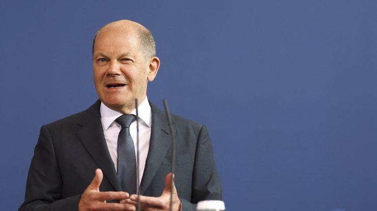 Cancelarul Olaf Scholz contrazice ceea ce zice propriul ministru de externe în ceea ce privește acordarea de tancuri Ucrainei