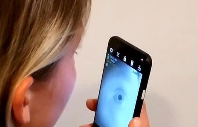 Un selfie poate detecta semnele bolii Alzheimer. Despre ce aplicație este vorba