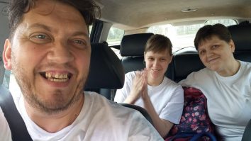 Șoferul de suflet din București ajută copiii nevoiași