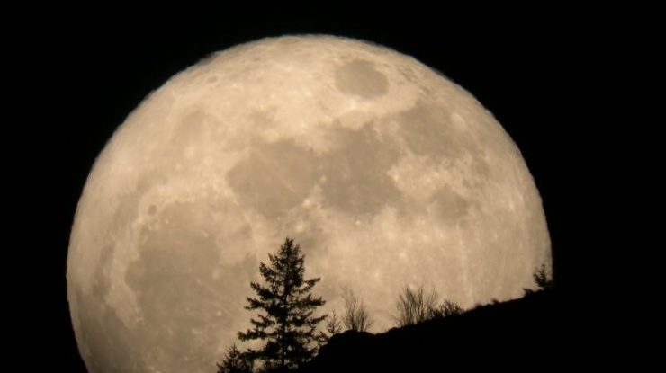 Ce este Luna florilor? Va urma Luna căpşunilor. Fenomene astronomice la care vom asista în acest an