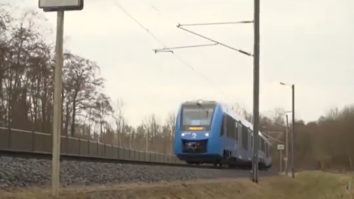 România se pregătește să achiziționeze trenuri nepoluante. Proiectul pilot va costa aproape un miliard de euro