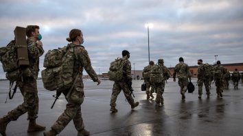 NATO își mărește forțele în stare de alertă maximă de la 40.000 la peste 300.000, pe fondul amenințării Rusiei