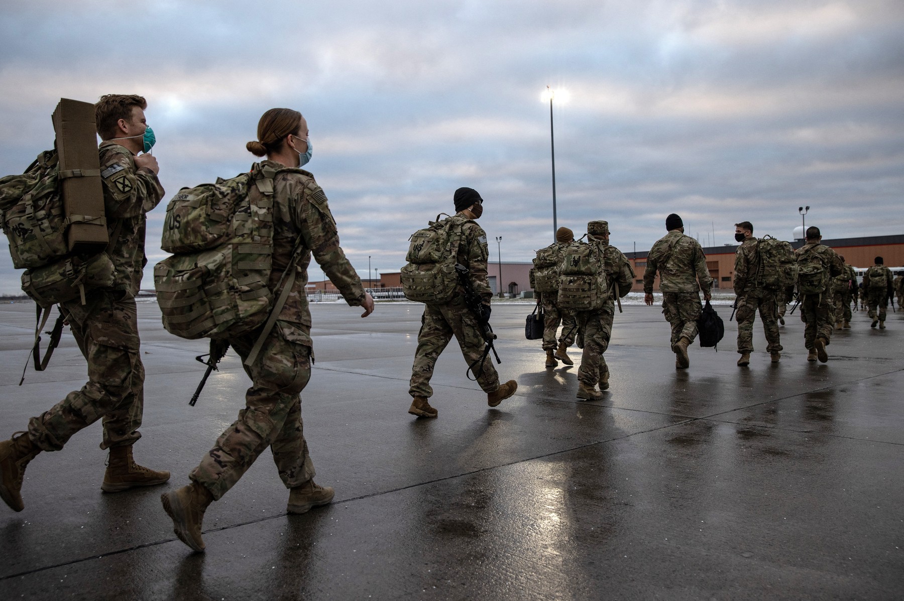 NATO își mărește forțele în stare de alertă maximă de la 40.000 la peste 300.000, pe fondul amenințării Rusiei