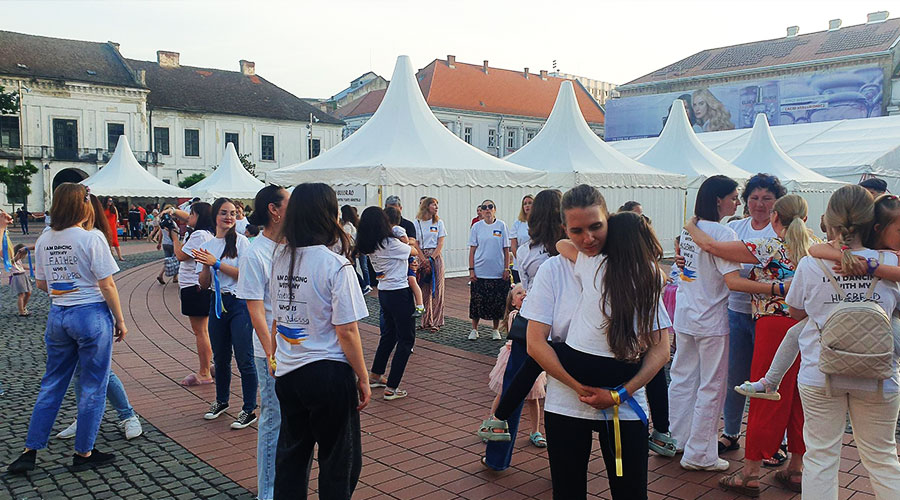 Ucrainencele din Timișoara au organizat un flashmob cu gândul la cei rămași în țară