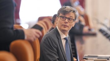 Ministrul Virgil Popescu, contestat dur de AUR