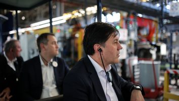 Ministrul Economiei în vizită la fabrica de avioane de la Craiova