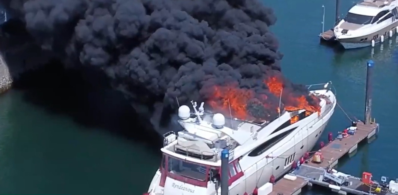 Incendiu în Marea Britanie. Un vas de 6 milioane de lire s-a făcut scrum