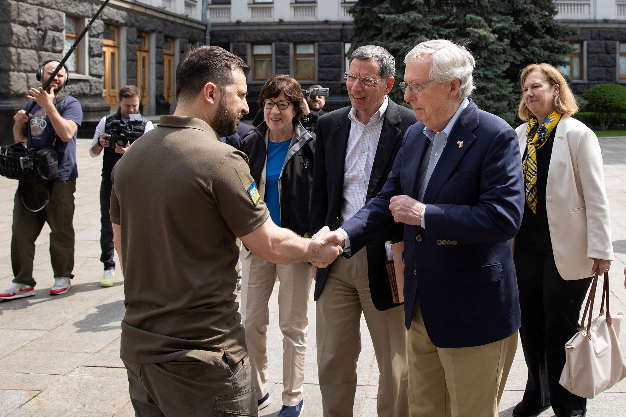 Senatorii republicani americani s-au întâlnit cu Volodimir Zelenski într-o vizită neanunțată la Kiev