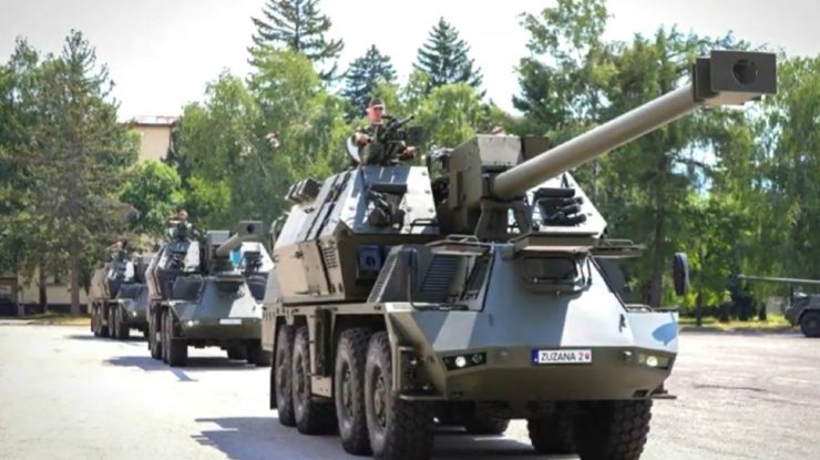 Slovacia va preda Ucrainei opt obuziere Zuzana 2 ACS