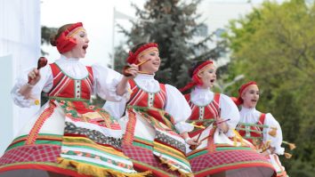 STUDIU Ce face ca un cântec să sune vesel? Depinde de cultura din care faci parterusească