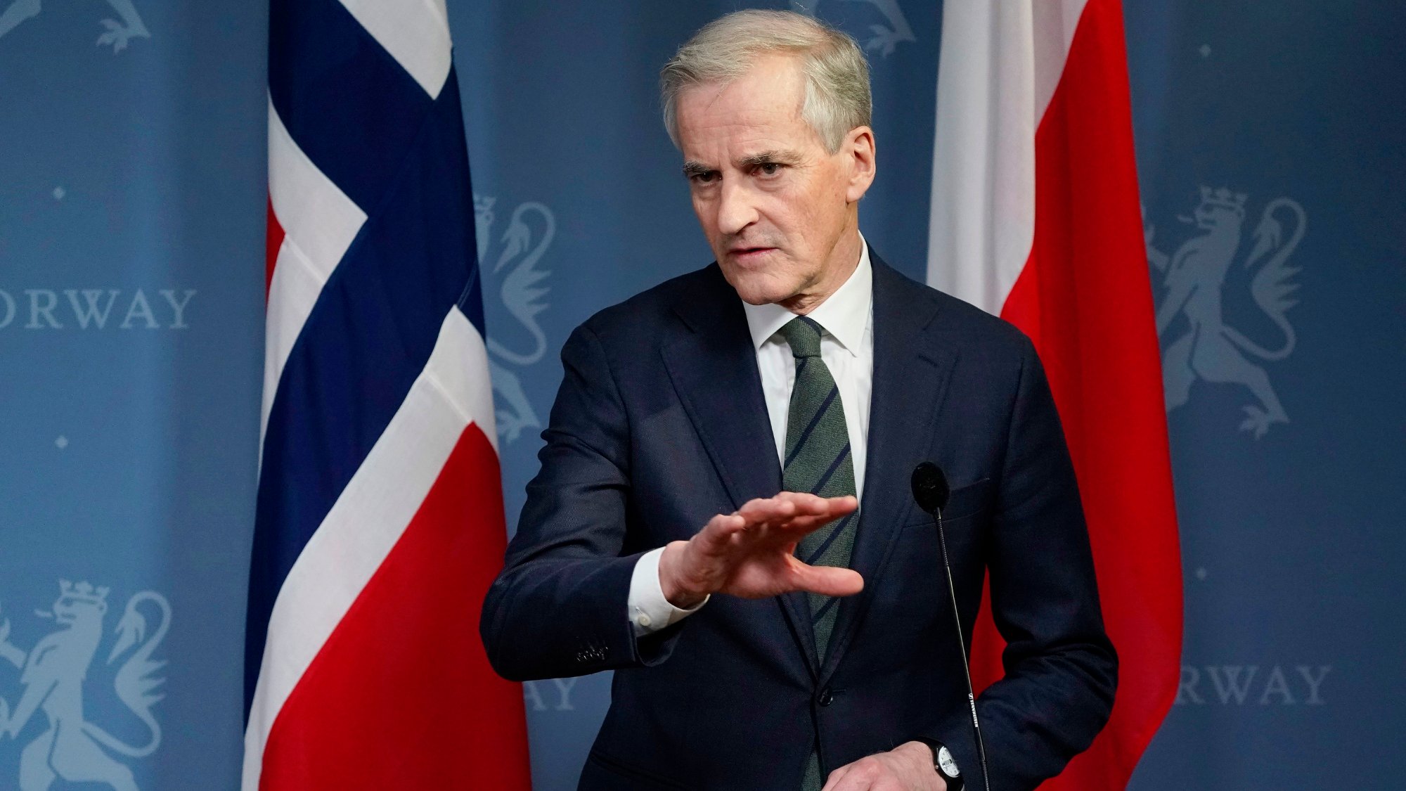 Premierul norvegian: „Împușcăturile din barul pentru homosexuali din Oslo nu vor opri lupta pentru drepturi egale”