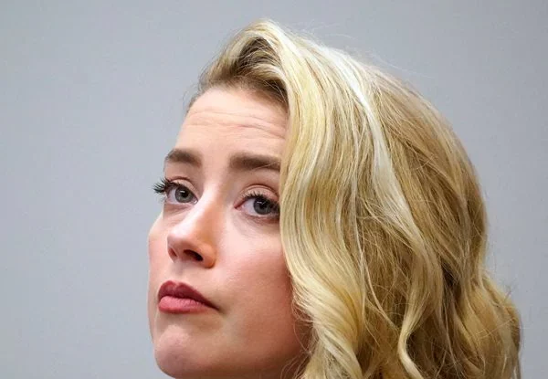 Amber Heard renunță la contul Twitter la câteva zile după ce Elon Musk l-a preluat