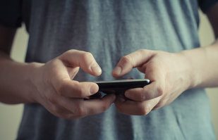 Încă o victimă a dreptului la arme în SUA: Un băiat de zece ani a fost reținut pentru un mesaj trimis în glumă