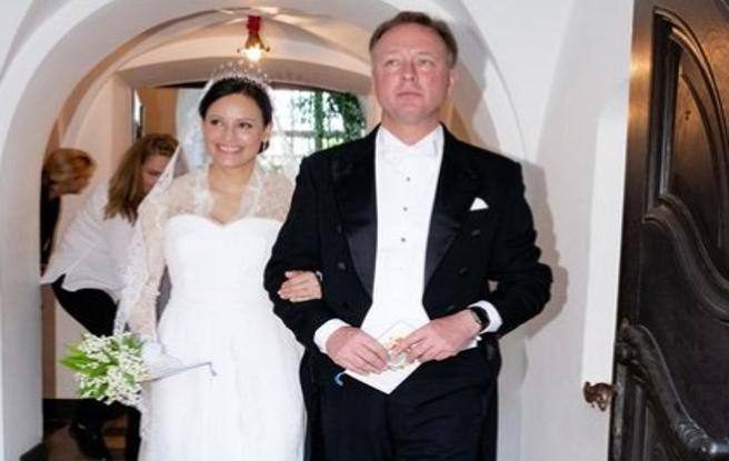 Nuntă regală în Danemarca. Prinţul Gustav a câştigat bătălia juridică şi s-a căsătorit cu scriitoarea Carina Axelsson
