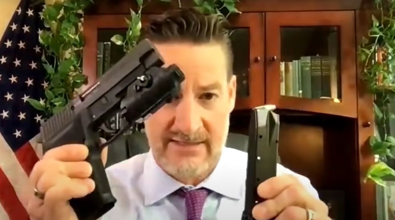 Un deputatul american şi-a expus armele în timpul unei dezbateri din Congres: „La mine acasă fac ce vreau”