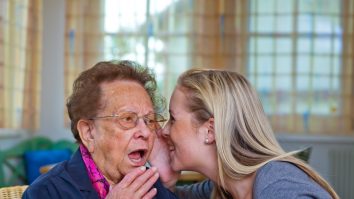 Persoanele în vârstă sunt mai predispuse la infecții