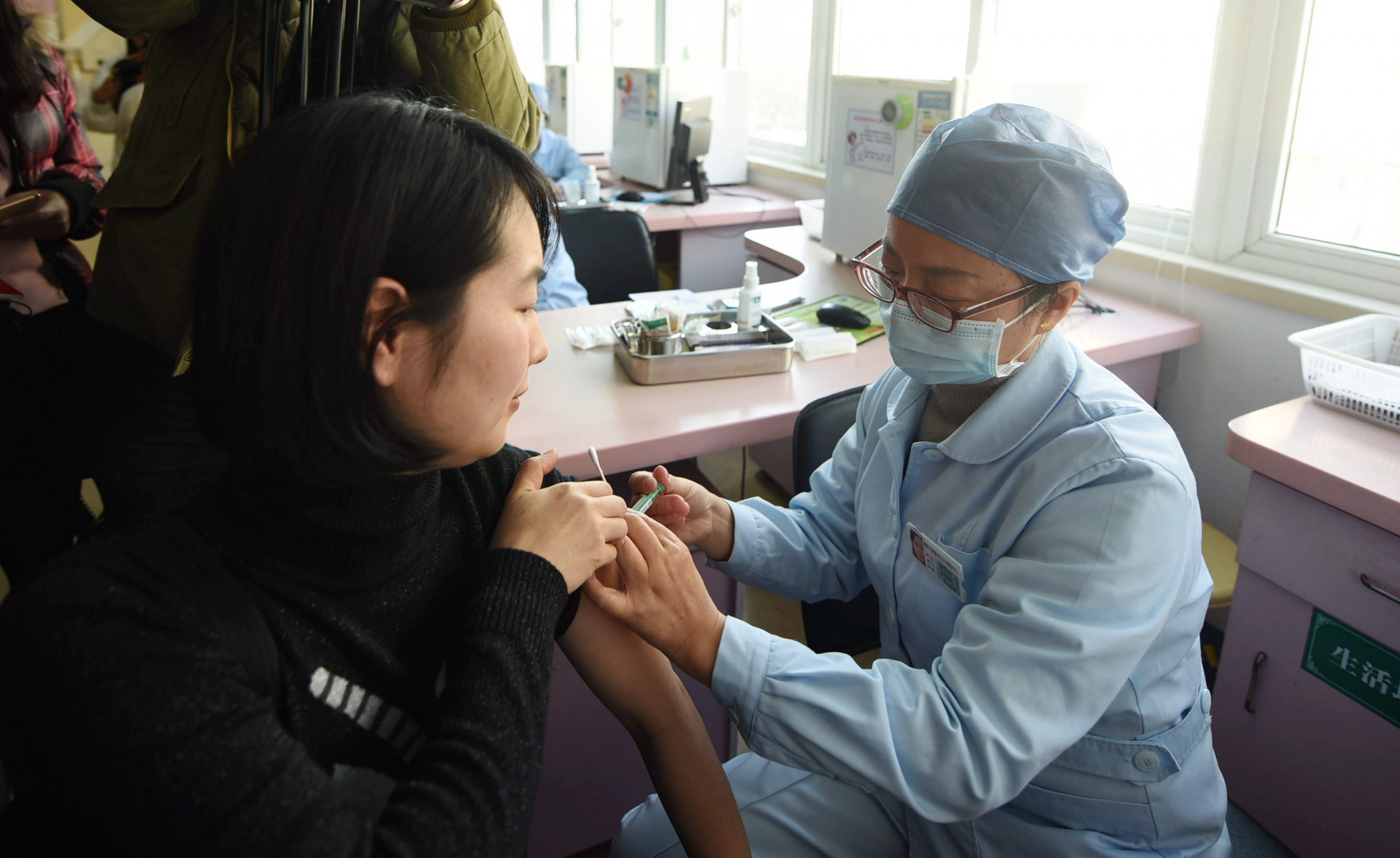 Studiu: În România, 3 din 4 părinți sunt conștienți că vaccinarea anti-HPV a copiilor îi scapă de anumite tipuri de cancer