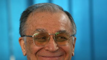 Ion Iliescu poate rămâne fără titlul de revoluţionar: Guvernul cere anularea actului în instanţă