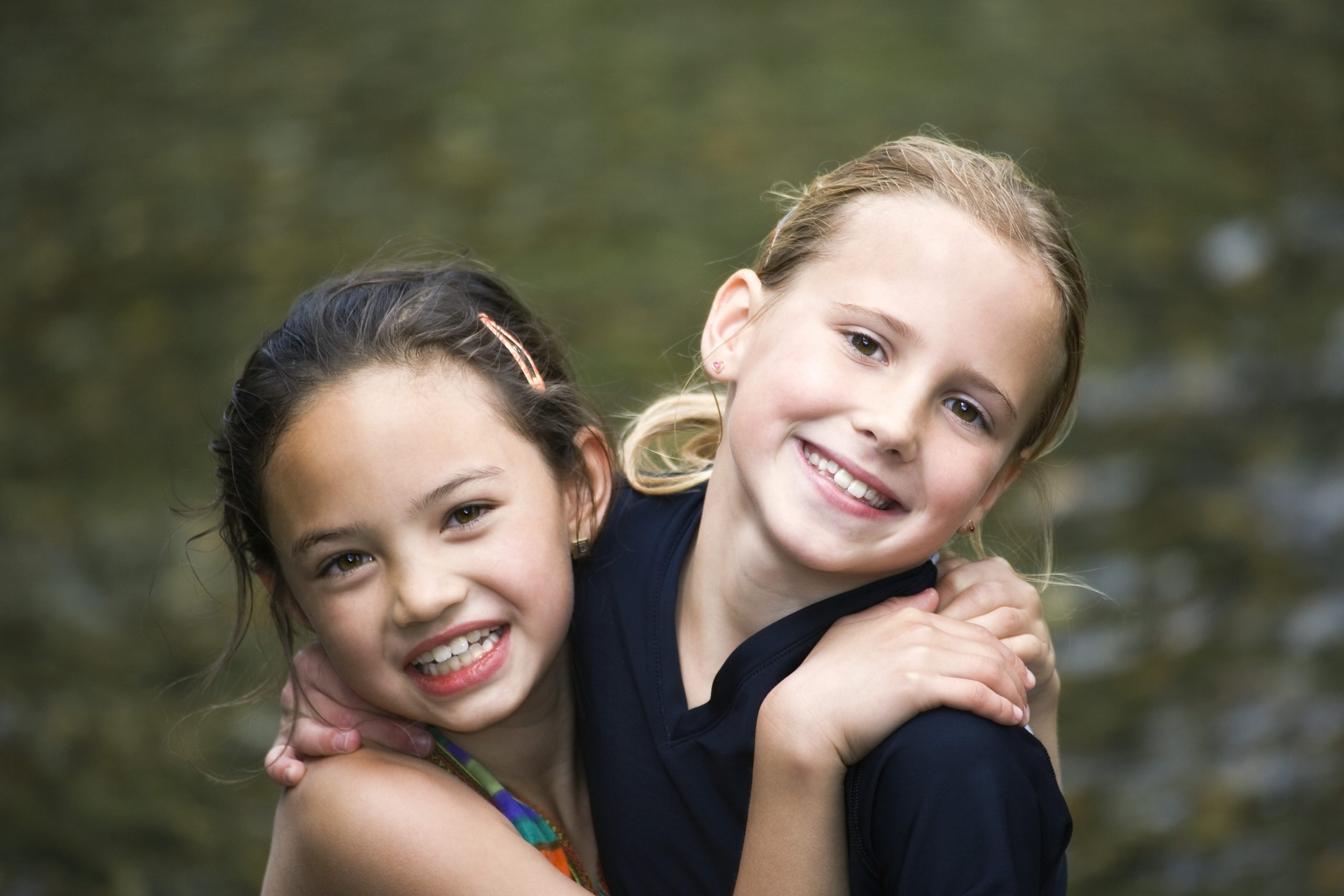 Cercetătorii spun că mirosurile corporale similare pot duce la prietenii între persoane de același sex