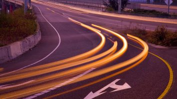 Viitorul mașinilor electrice. Îți încarci mașina wireless prin asfalt