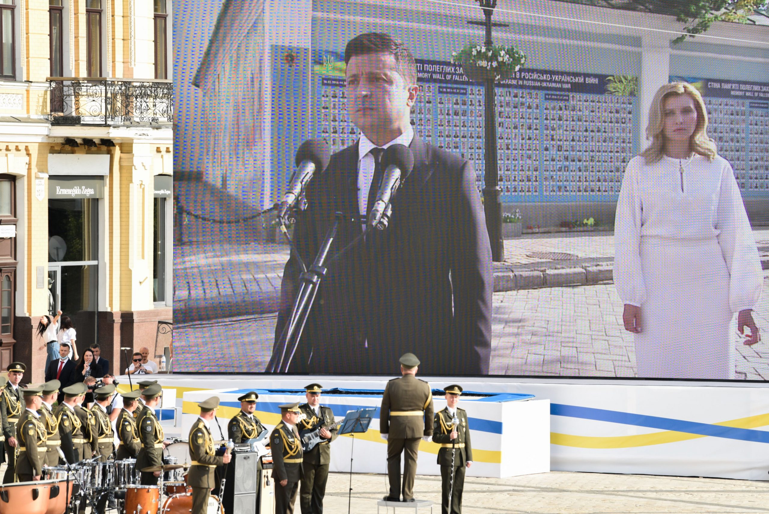 Zelenski: Ucraina nu poate continua lupta fără arme din Occident