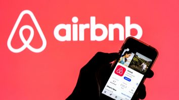 Utilizatorii Airbnb nu vor mai avea voie să facă petreceri în locuințe