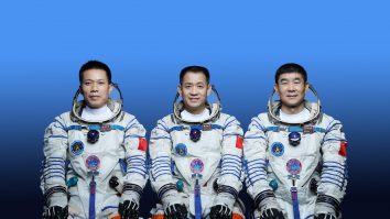 astronauți în spațiu