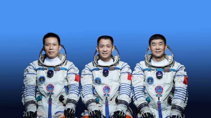 astronauți în spațiu