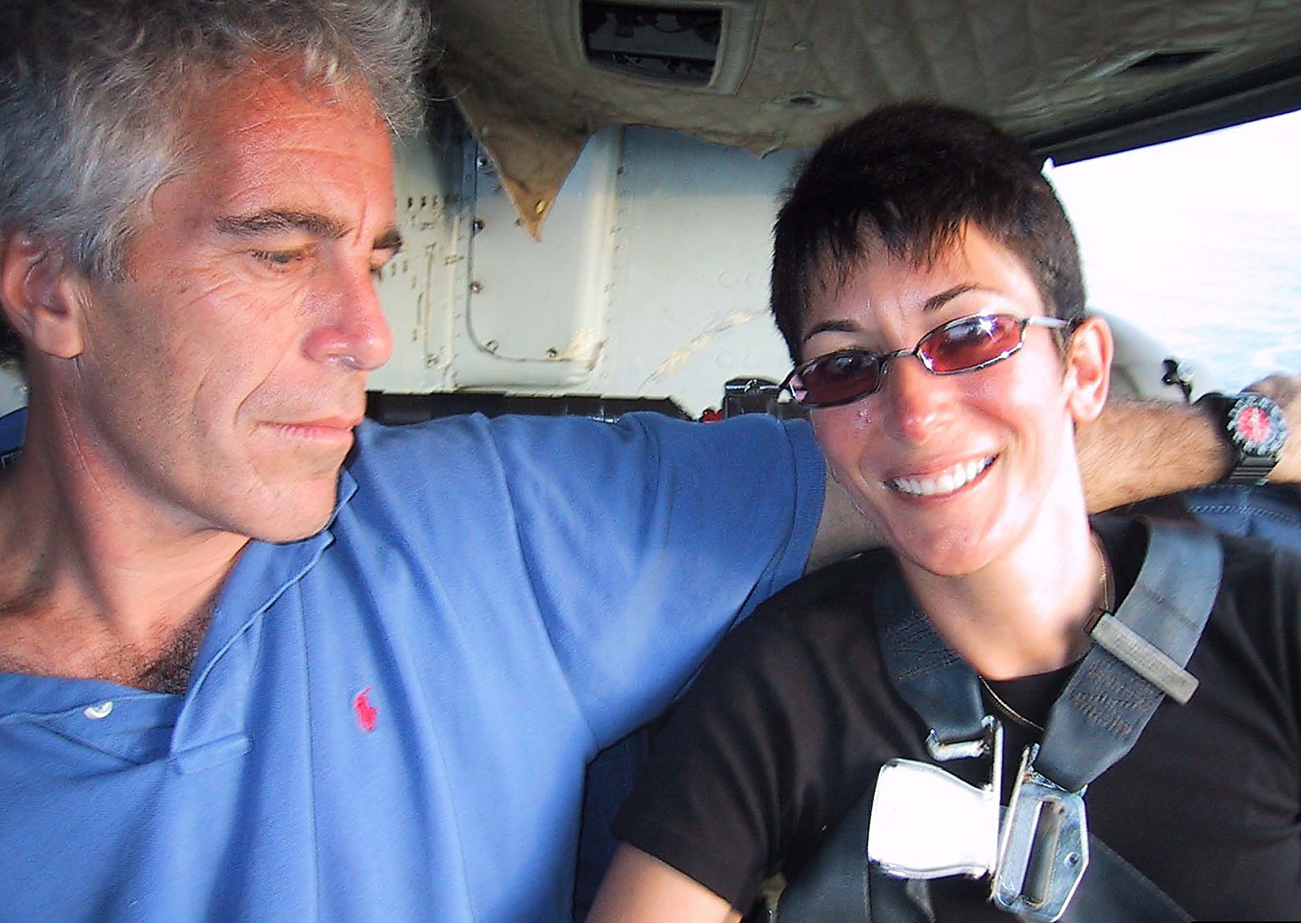 Ghislaine Maxwell, fosta iubită a lui Jeffrey Epstein, condamnată la 20 de ani de închisoare pentru trafic de minore