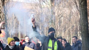 Sute de angajaţi ai unei companii ruseşti din Slatina şi Reşiţa anunţă un protest în faţa Guvernului